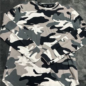 Hollister Women’s Small Camo Long Sleeve Tee!